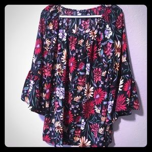 New flowered shirt with bell sleeves